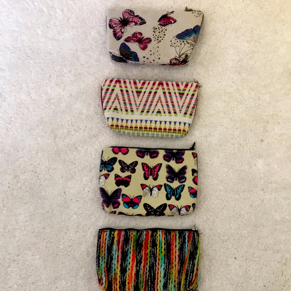 Cosmetic bags. Zipper closure.